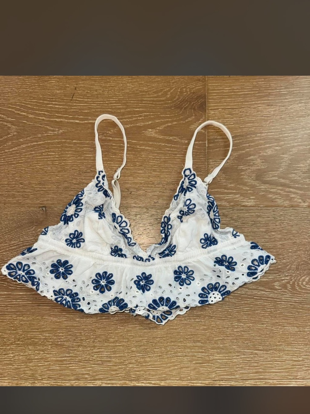 Intimissimi Size Small White Eyelet Bralette with Navy Floral Embroidery